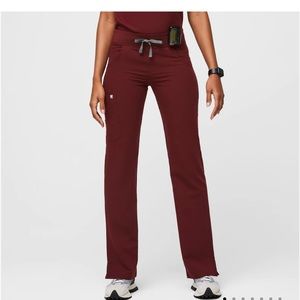 Lightly worn, small/tall kade cargo pants. Burgundy